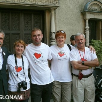 Jan Statuch z przyjaciółmi z fundacji SCCS zachęcali do przyłączenia się do akcji ratujących życie, fot. 1-9 AW