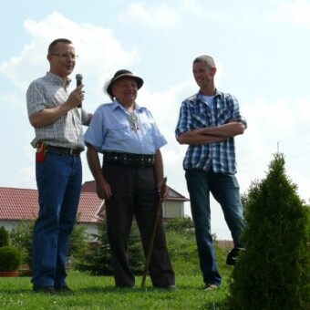 Otwarcie spotkania w Rabie Wyżnej - w środku Józef Bogdał, z lewej Wojciech Wojcieszek z firmy Yara, z prawej Stijn Guerts z firmy Poland Plants