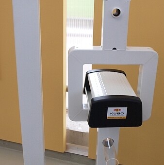 Wysoko montowany stalowy wspornik fundamentu szklarni (f. Kubo), fot. 8,9 Alicja Cecot 